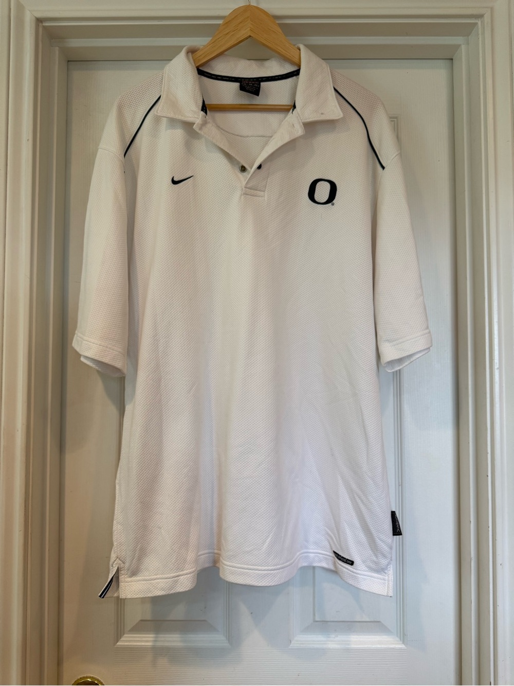Nike Men’s White Polo Shirt with Black O Logo
